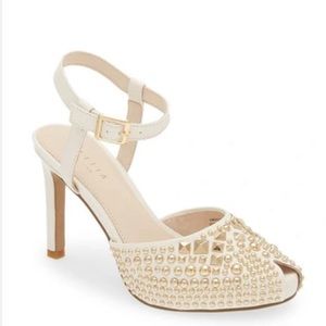 NWOT Cecelia New York Birdie Stud Sandal In
Alabaster